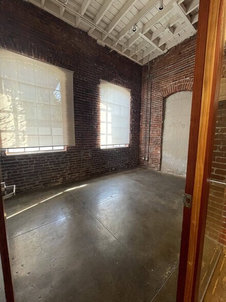 More Photos Of 2662-2684 Lacy St, Los Angeles Loft Creative Space For Lease
