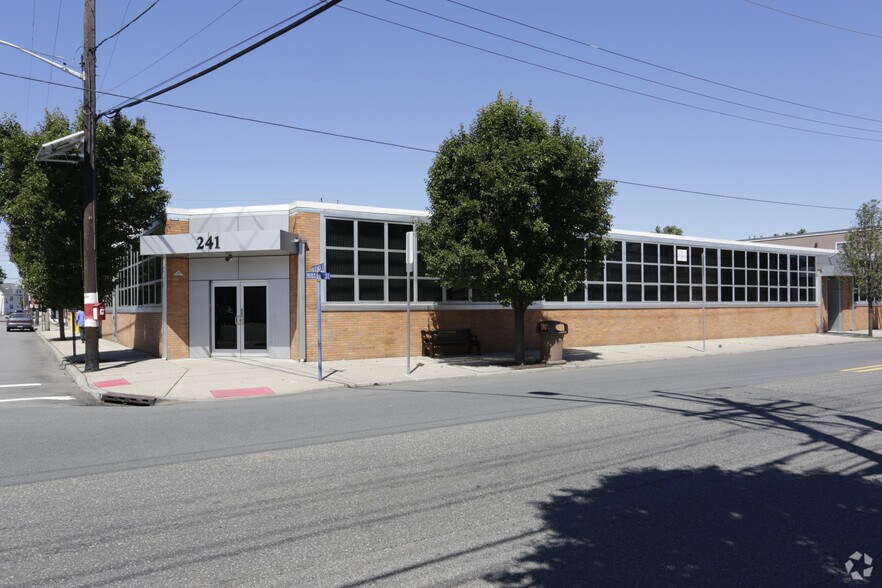 39 Hawthorne Ave  