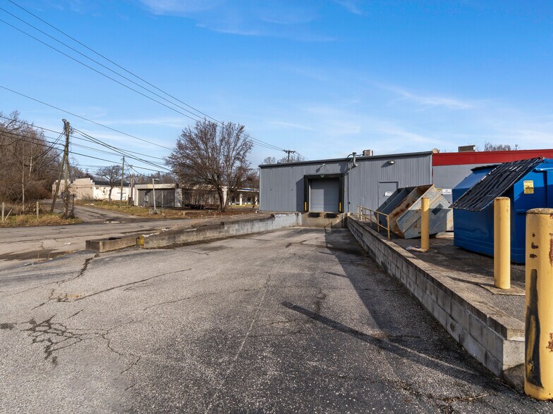 More Photos Of 1419 US Route 60, Huntington Drugstore For Sale