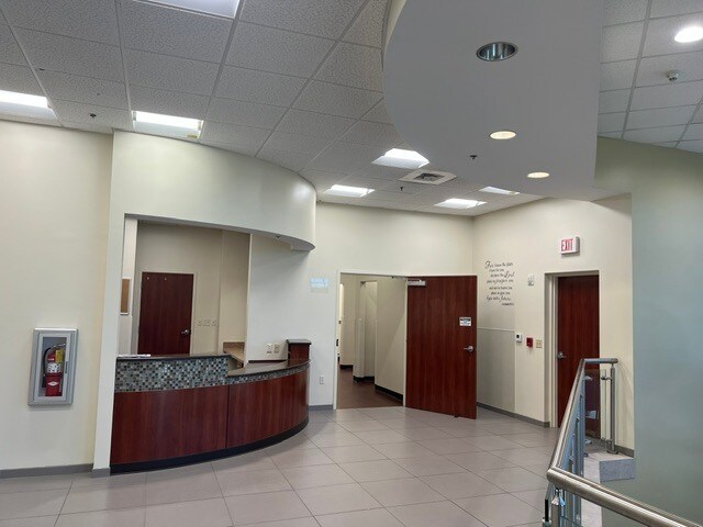 More Photos Of 40107 Highway 27, Davenport Medical For Lease