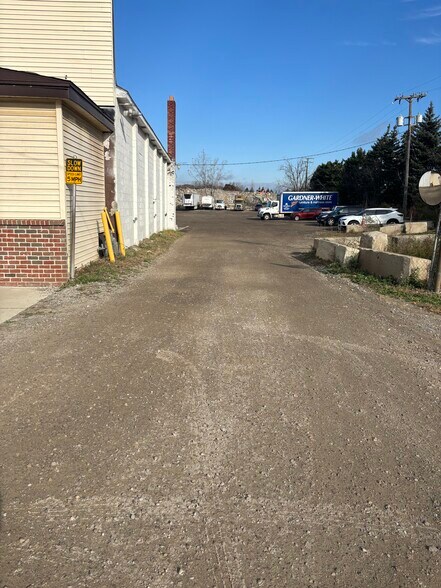More Photos Of 27300 Ecorse Rd, Taylor Warehouse For Lease
