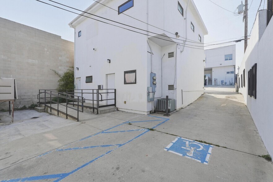 More Photos Of 137 Arena St, El Segundo Flex For Sale