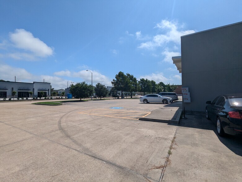 More Photos Of 6115 Muela Creek Dr, Beaumont Office For Lease