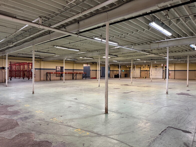 More Photos Of 195 Hudson St, Cornwall-on-Hudson Distribution For Lease