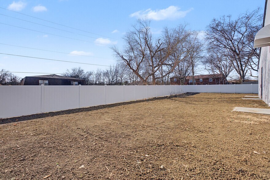 More Photos Of 207 Iris Dr, Hendersonville Daycare Center For Sale