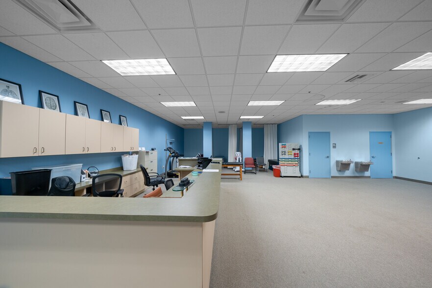 More Photos Of 2500 Citrus Blvd, Leesburg Medical For Sale