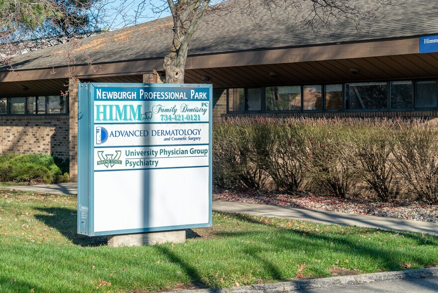 More Photos Of 16826-16824 Newburgh Rd, Livonia Medical For Sale