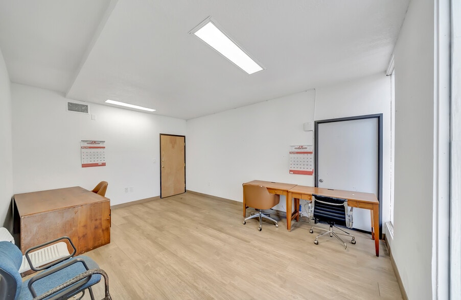 More Photos Of 1926 S Main St, Santa Ana Office For Lease