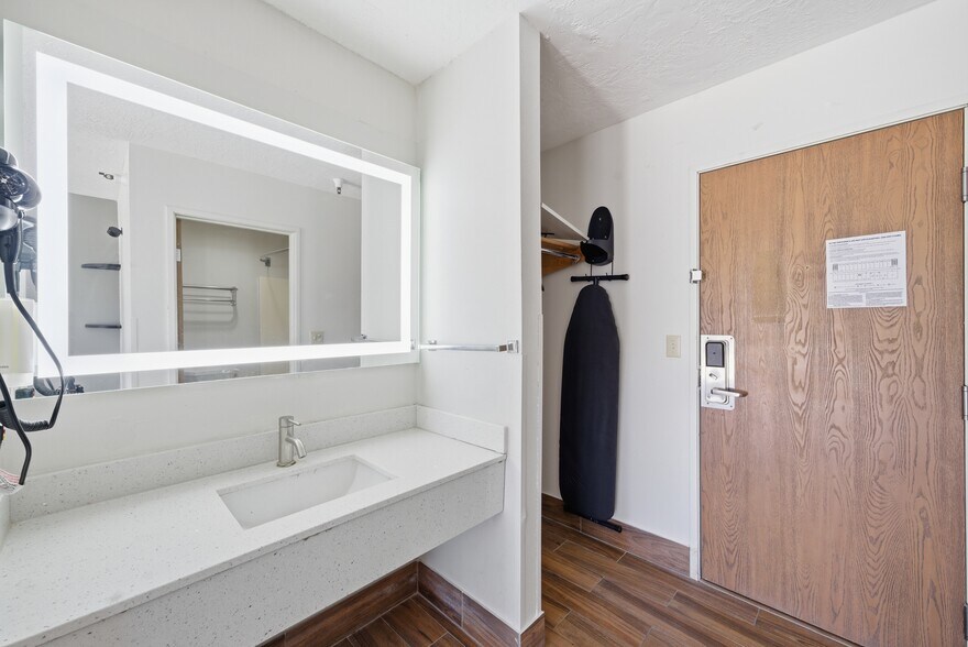 More Photos Of 626 W 1400 N, Beaver Hotel For Sale