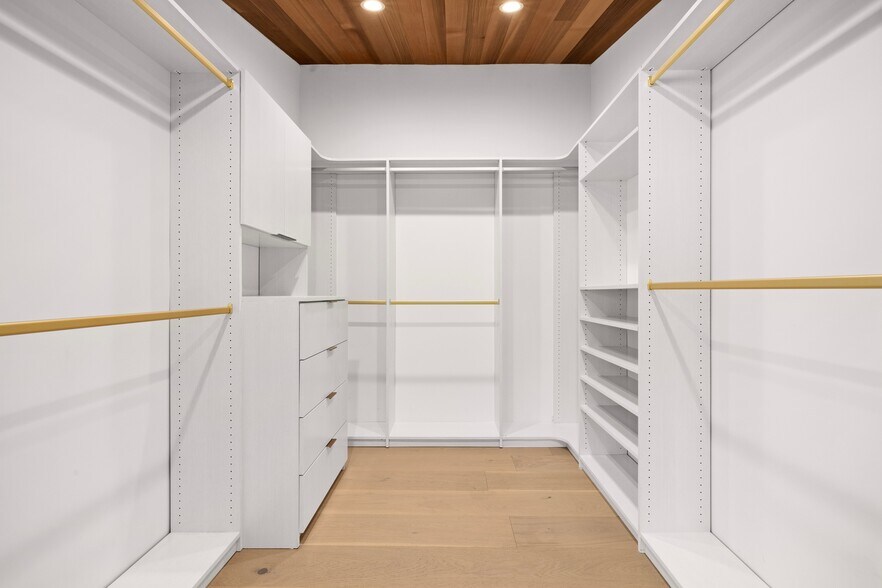 More Photos Of 609 Broadway St, Venice Apartments For Sale