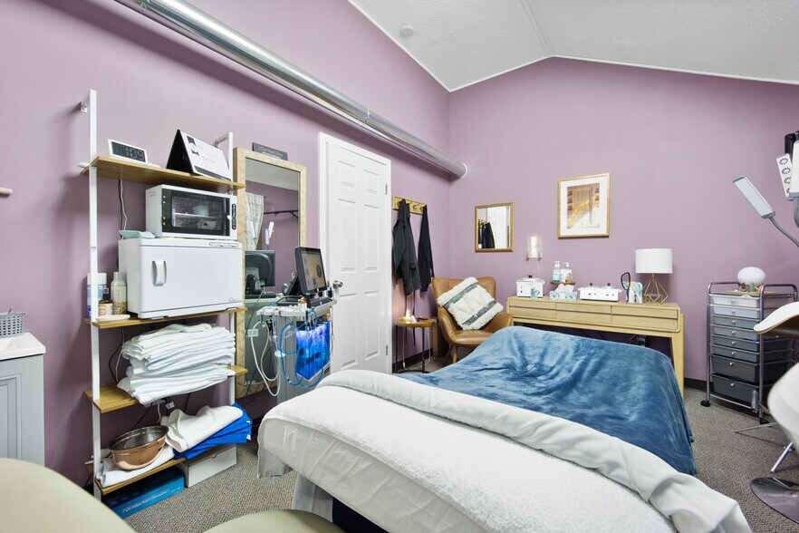 More Photos Of 538 Street Rd, Southampton Office For Lease