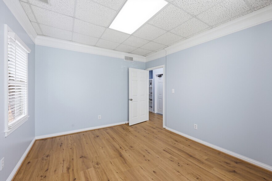 More Photos Of 531 Darby Creek Rd, Lexington Office For Lease