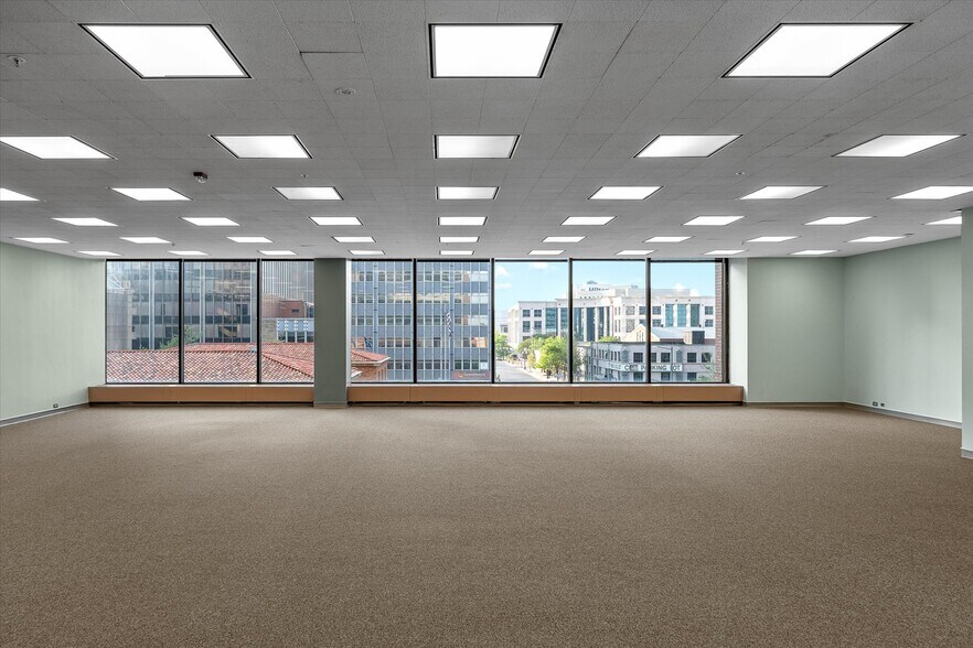 More Photos Of 400 Texas St, Shreveport Office For Sale