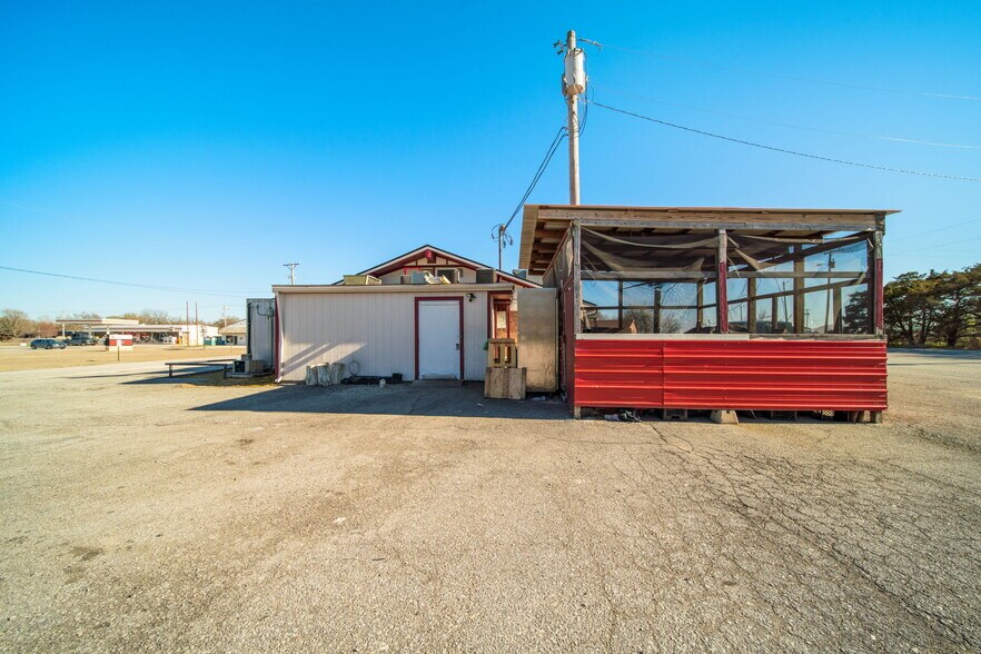 More Photos Of 704 W Conner Ave, Fairland Restaurant For Sale