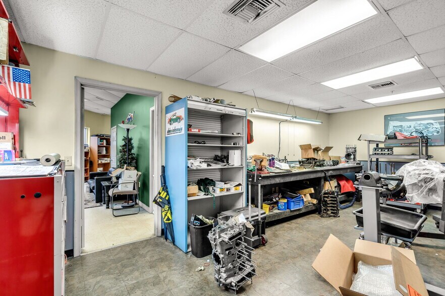 More Photos Of 3709 Interstate Park Rd S, Riviera Beach Light Manufacturing For Sale