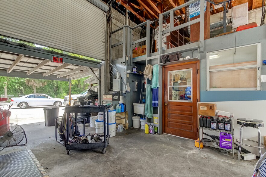 More Photos Of 600 Saint Petersburg Dr E, Oldsmar Auto Repair For Sale