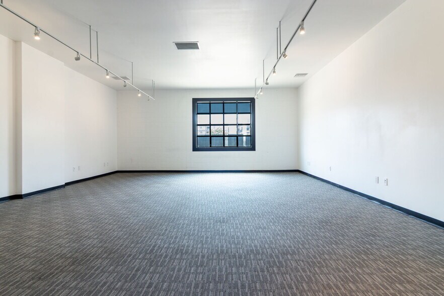 More Photos Of 1648 10th St, Santa Monica Loft Creative Space For Sale