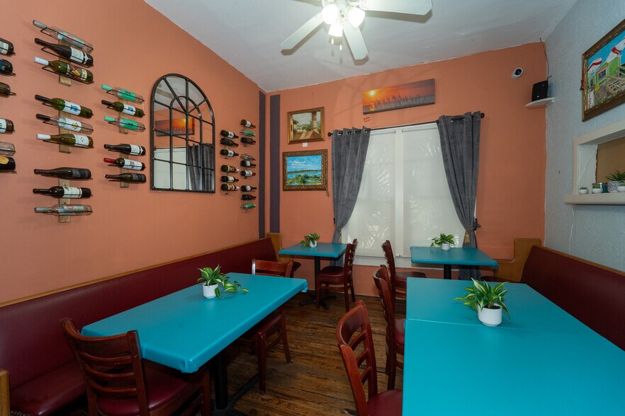 More Photos Of 40 S Dixie Hwy, Saint Augustine Storefront Retail Residential For Sale