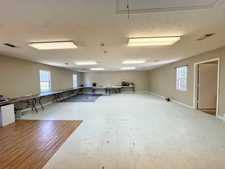 More Photos Of 245 W Bonacre Rd, Cataula Religious Facility For Sale
