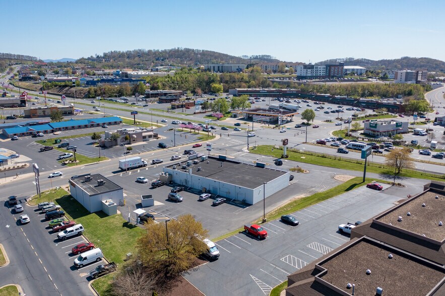 More Photos Of 1550 E Market St, Harrisonburg Storefront Retail Office For Lease