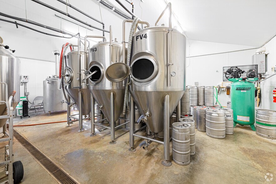 More Photos Of 150 Ridgemont Rd, Middletown Winery Vineyard For Sale