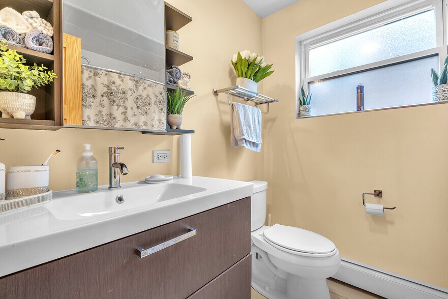 More Photos Of 6048 W 79th St, Burbank Multifamily For Sale