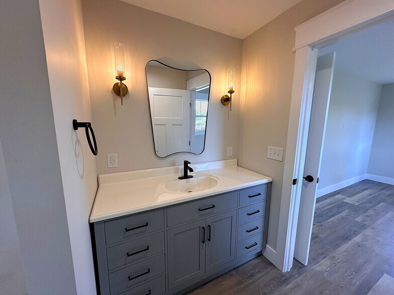 More Photos Of 5735 Fallston Rd, Lawndale Flex For Sale