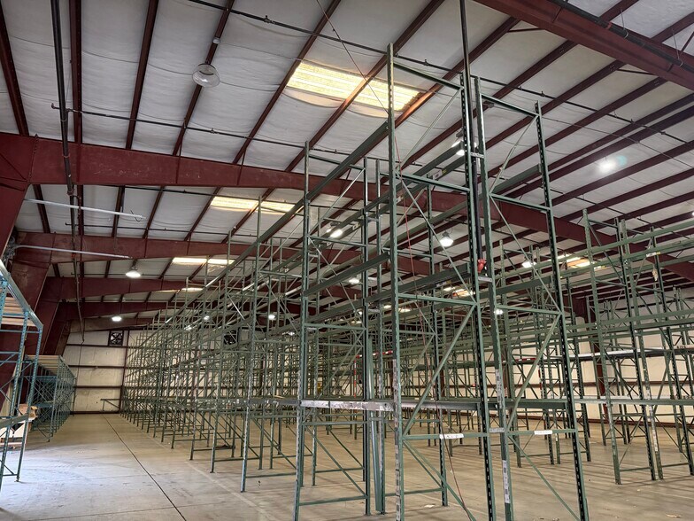 More Photos Of 325 Poplar St, Buford Warehouse For Lease