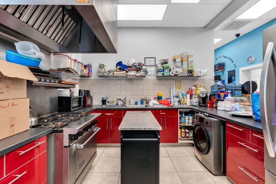 More Photos Of 321 W Farms Rd, Farmingdale Daycare Center For Sale