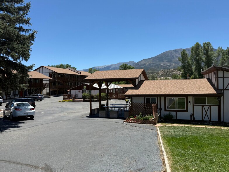 More Photos Of 525 W Rainbow Blvd, Salida Hotel For Sale