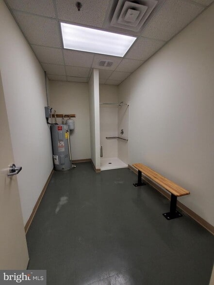 More Photos Of 3619 Richmond Hwy, Stafford Light Distribution For Sale