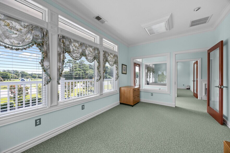 More Photos Of 8468 Caratoke Hwy, Powells Point Bank For Lease