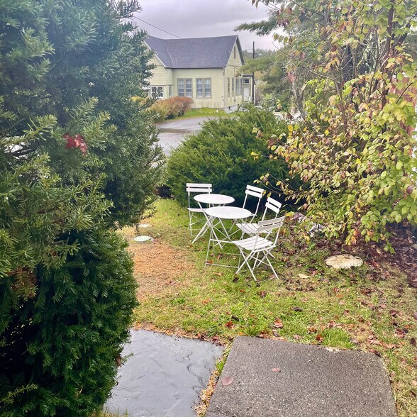 More Photos Of 527 Main St, Cairo Office For Sale