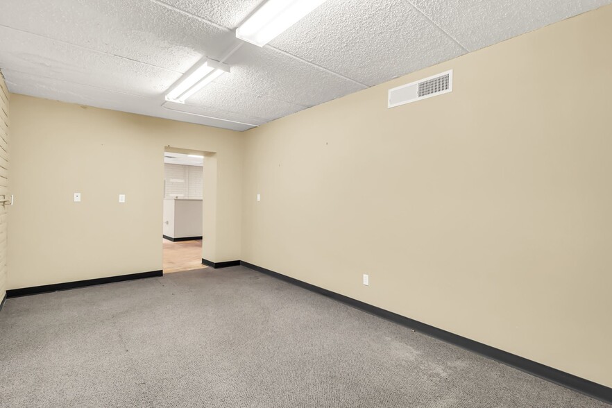 More Photos Of 78 W Ray Rd, Chandler Convenience Store For Lease