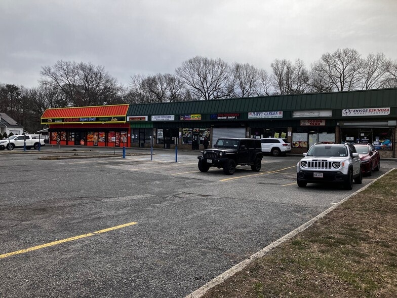 More Photos Of 16 Middle Country Rd, Coram Unknown For Lease