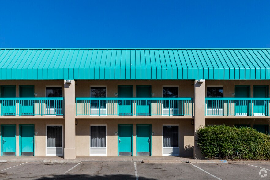 More Photos Of 4600 E Pine St, Deming Hotel For Sale
