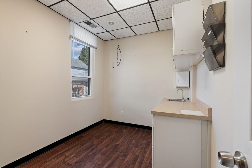 More Photos Of 2627 Hylan Blvd, Staten Island Medical For Lease