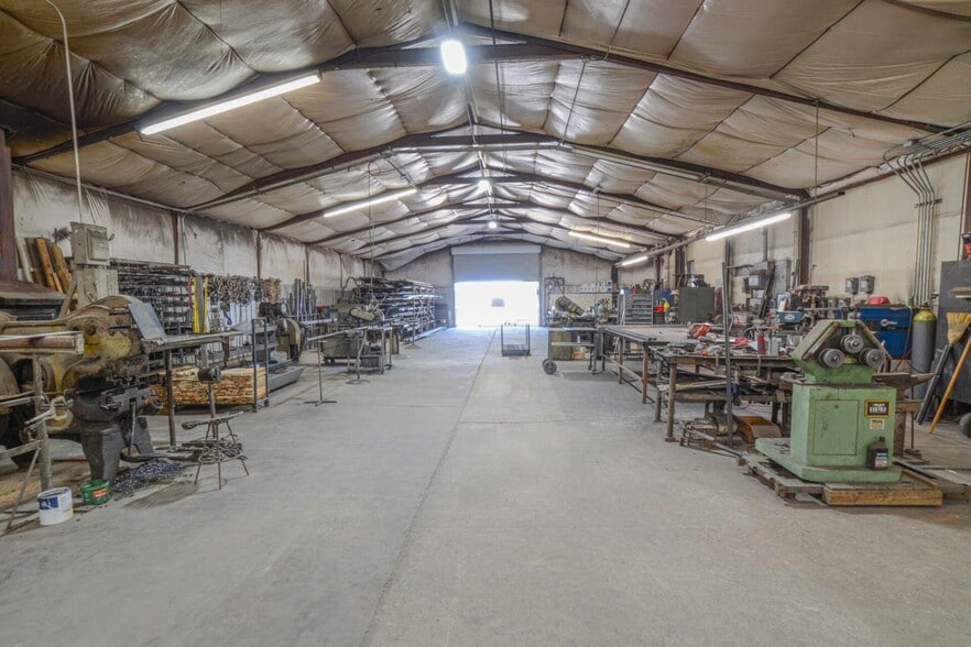 More Photos Of 1117 N Avenue T, Lubbock Warehouse For Sale