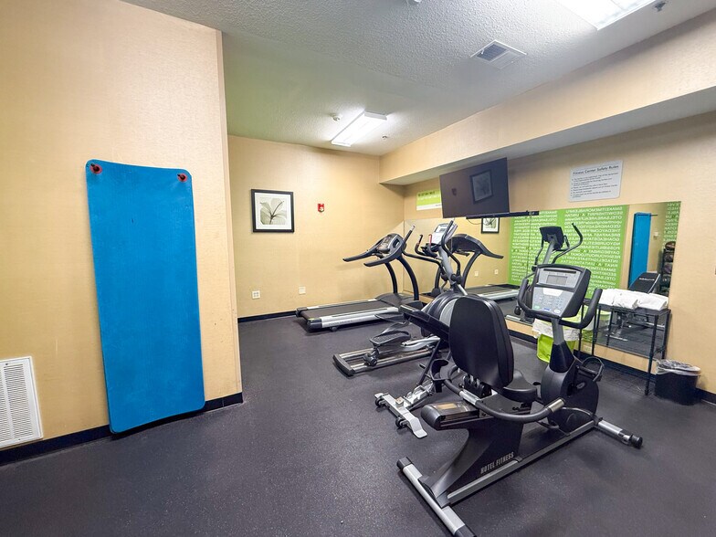 More Photos Of 5653 Tinker Diagonal St, Oklahoma City Hotel For Sale