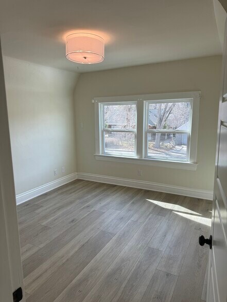 More Photos Of 405 N Roop St, Carson City Office For Lease