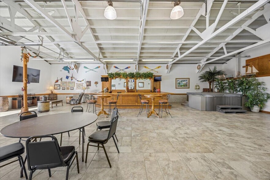 More Photos Of 22962 S Harlem Ave, Frankfort Showroom For Sale