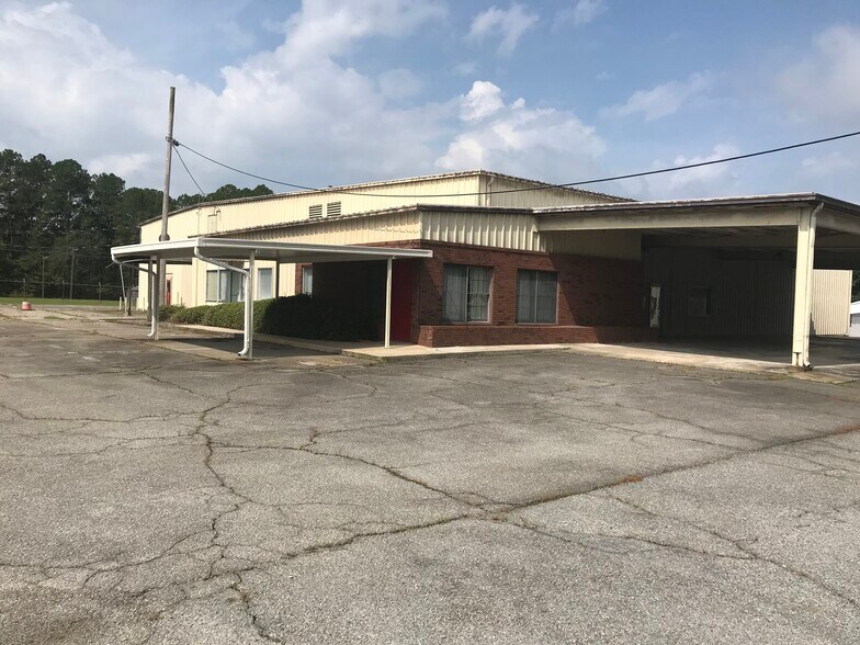 More Photos Of 1141 Cochran Hwy, Eastman Showroom For Sale