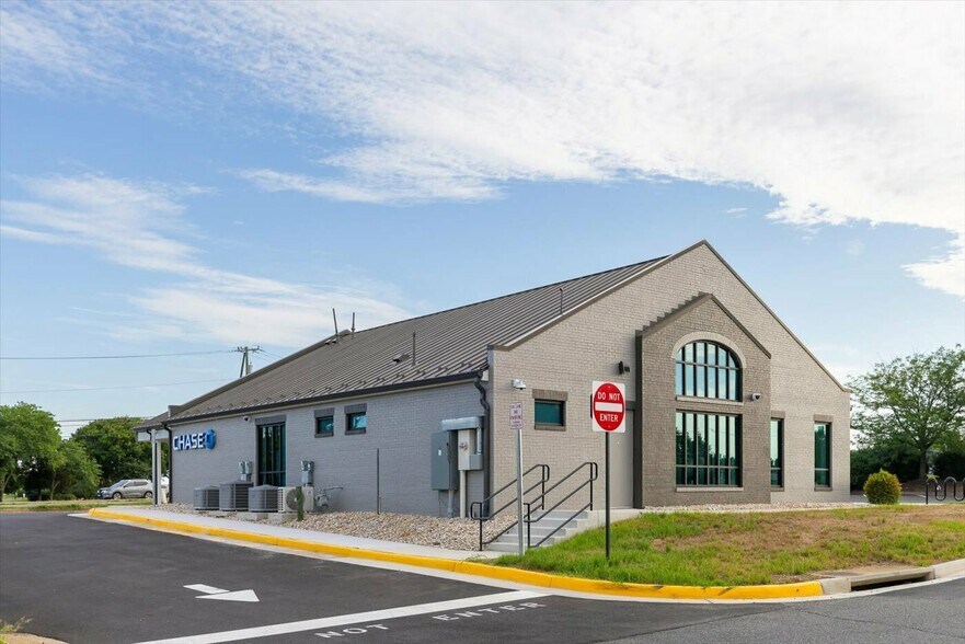 More Photos Of 25 Banks Ford Pky, Fredericksburg Bank For Sale