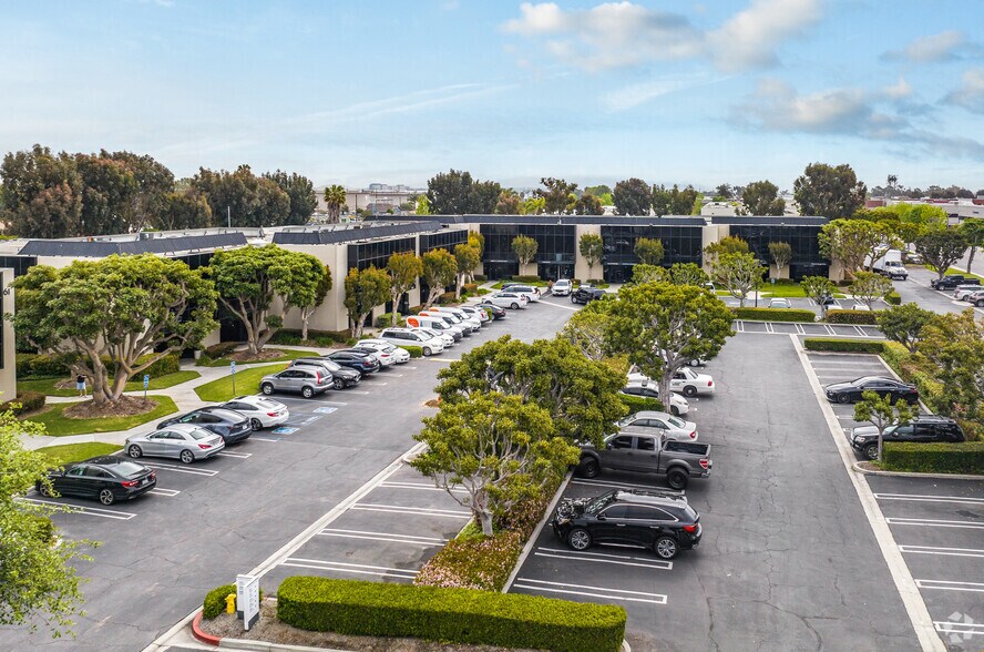 More Photos Of 350 S Crenshaw Blvd, Torrance Unknown For Lease