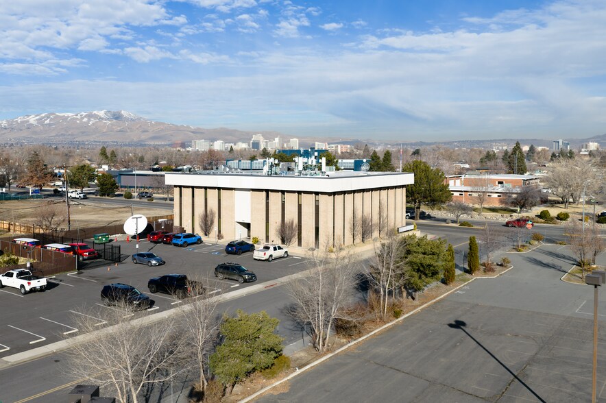 More Photos Of 690 E Plumb Ln, Reno Office For Lease