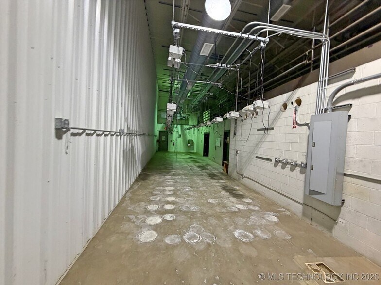 More Photos Of 3551 Cypert, Ardmore Manufacturing For Sale