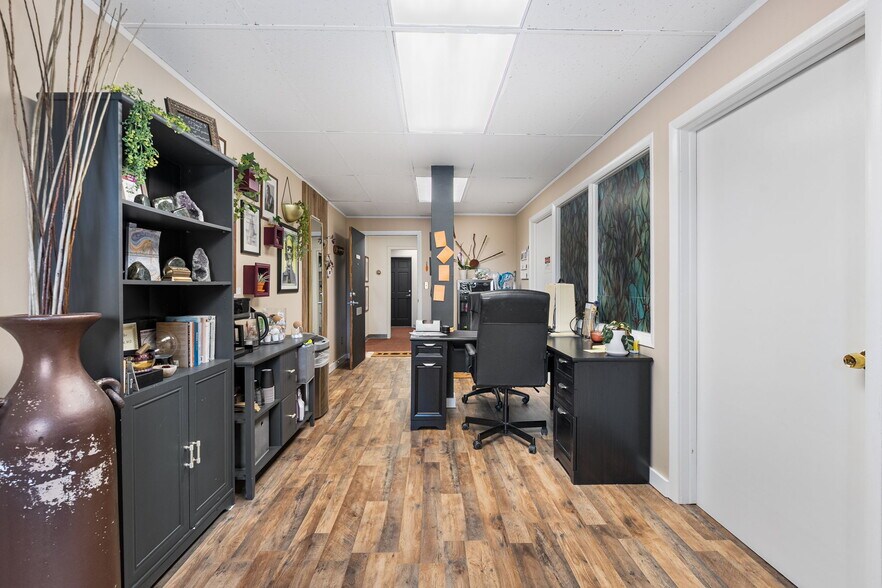 More Photos Of 709 W Littleton Blvd, Littleton Office For Sale