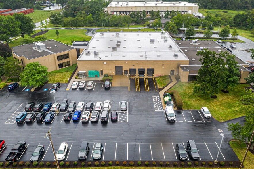 More Photos Of 161 Thorn Hill Rd, Warrendale Light Manufacturing For Lease