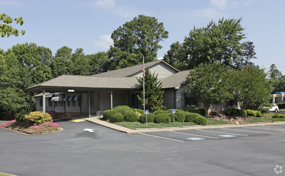 Primary Photo Of 1770 Skylyn Dr, Spartanburg Medical For Sale