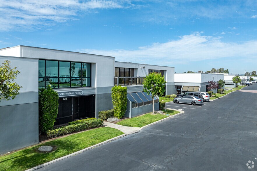 More Photos Of 1215-1223 N Tustin Ave, Anaheim Light Distribution For Sale